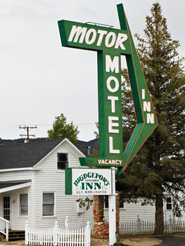 Motel Sign in Bridgeport CA