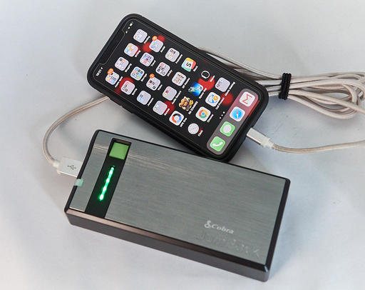 P7066249-JumPack-iphone-charge-v2.jpg